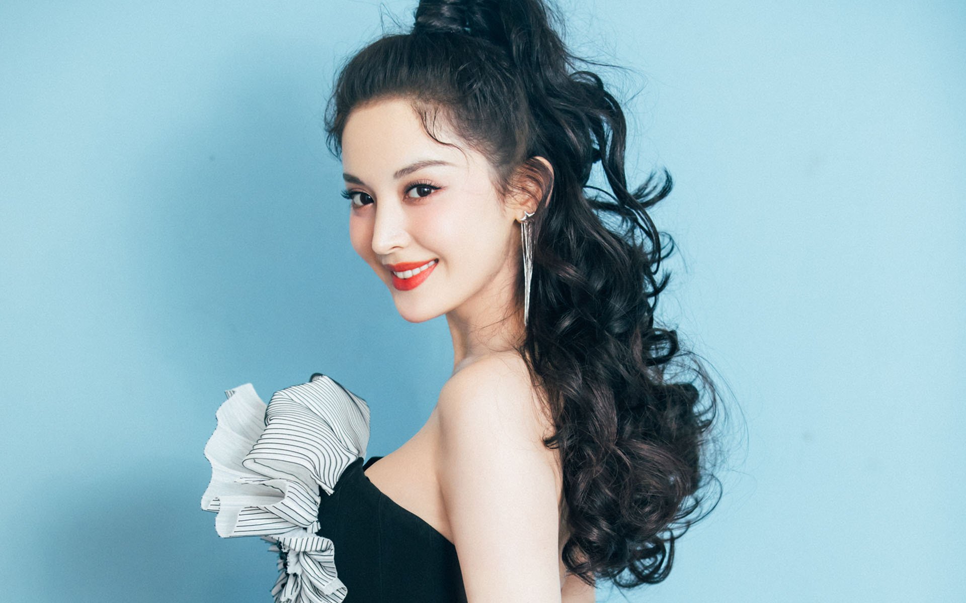 2022年总决赛:库里在关键时刻几次神级远投,让对手完全无解,夺冠瞬间令人难忘