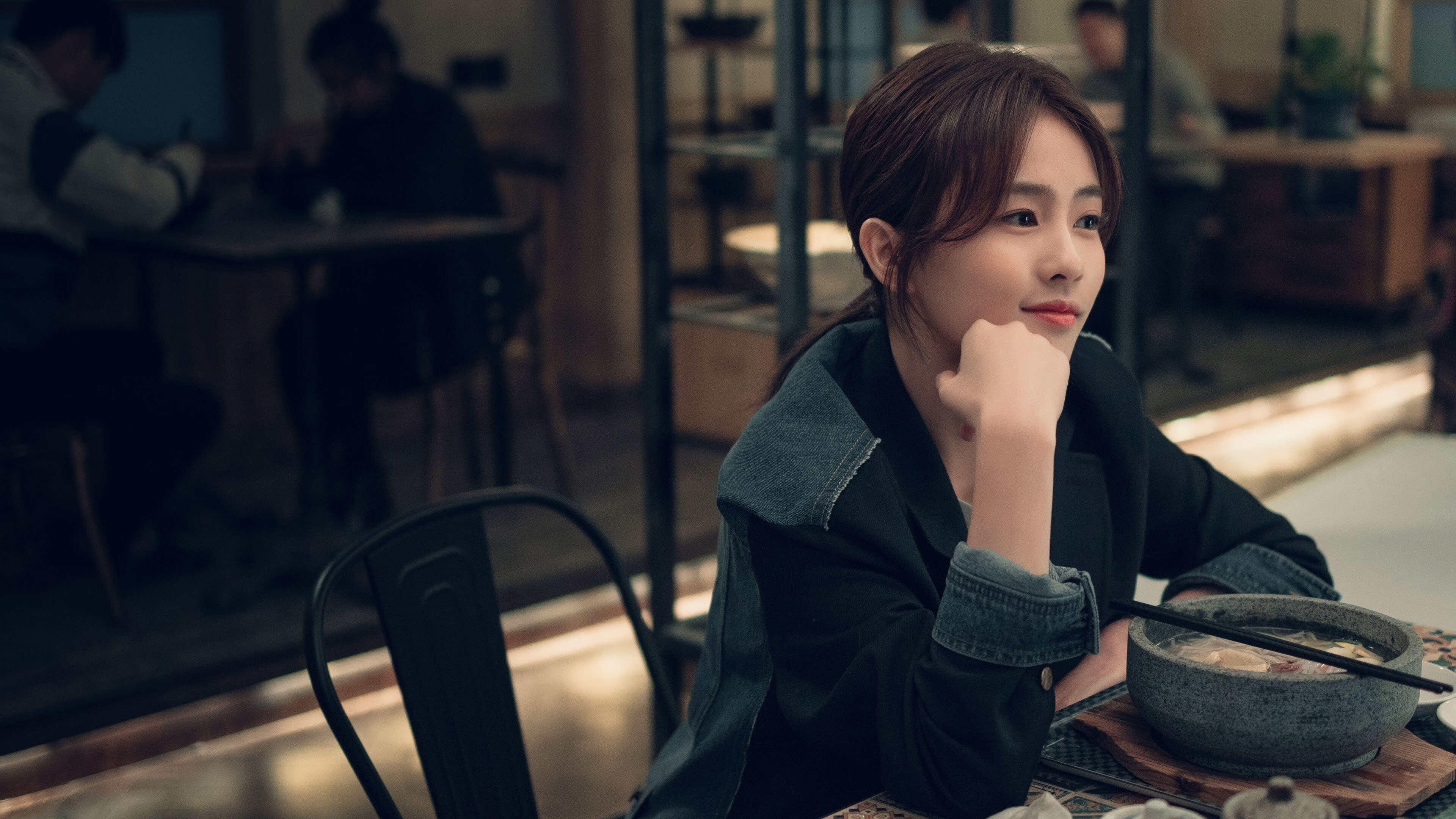 “詹姆斯28+8+9，热搜榜登顶，本场精彩来袭”，詹姆斯全场8分